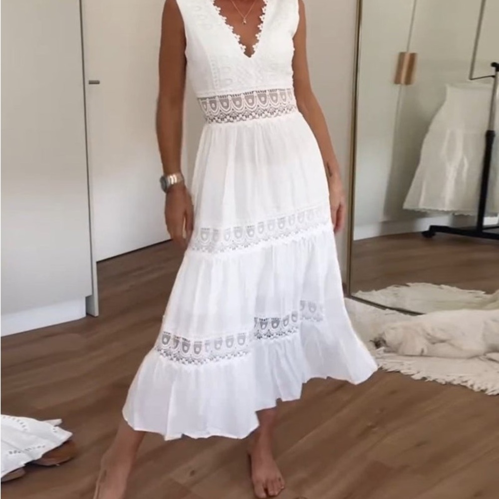 Nina White Sleeveless V‑Neck Elegant Lace Midi Dress